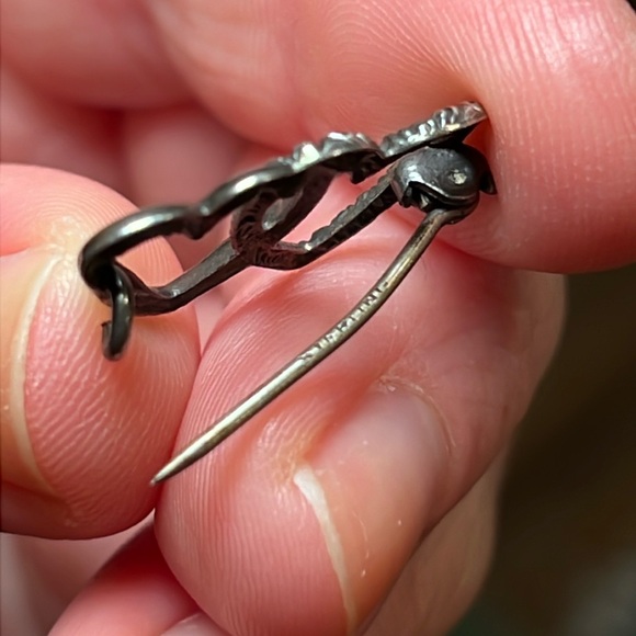 Antique sterling silver lovers sweethearts hearts overlapped small brooch pin - Picture 5 of 6